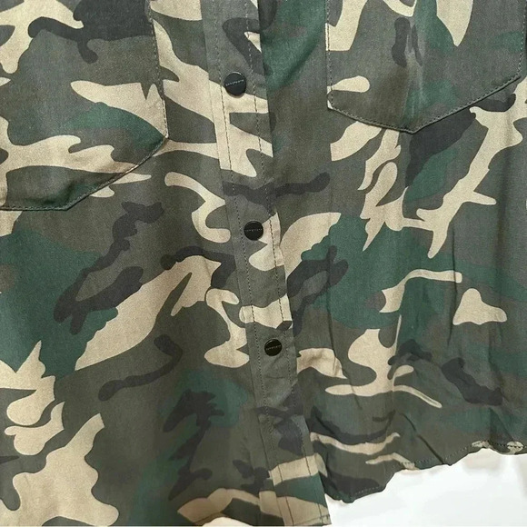 Sanctuary camo button down shirt Small - Picture 7 of 10
